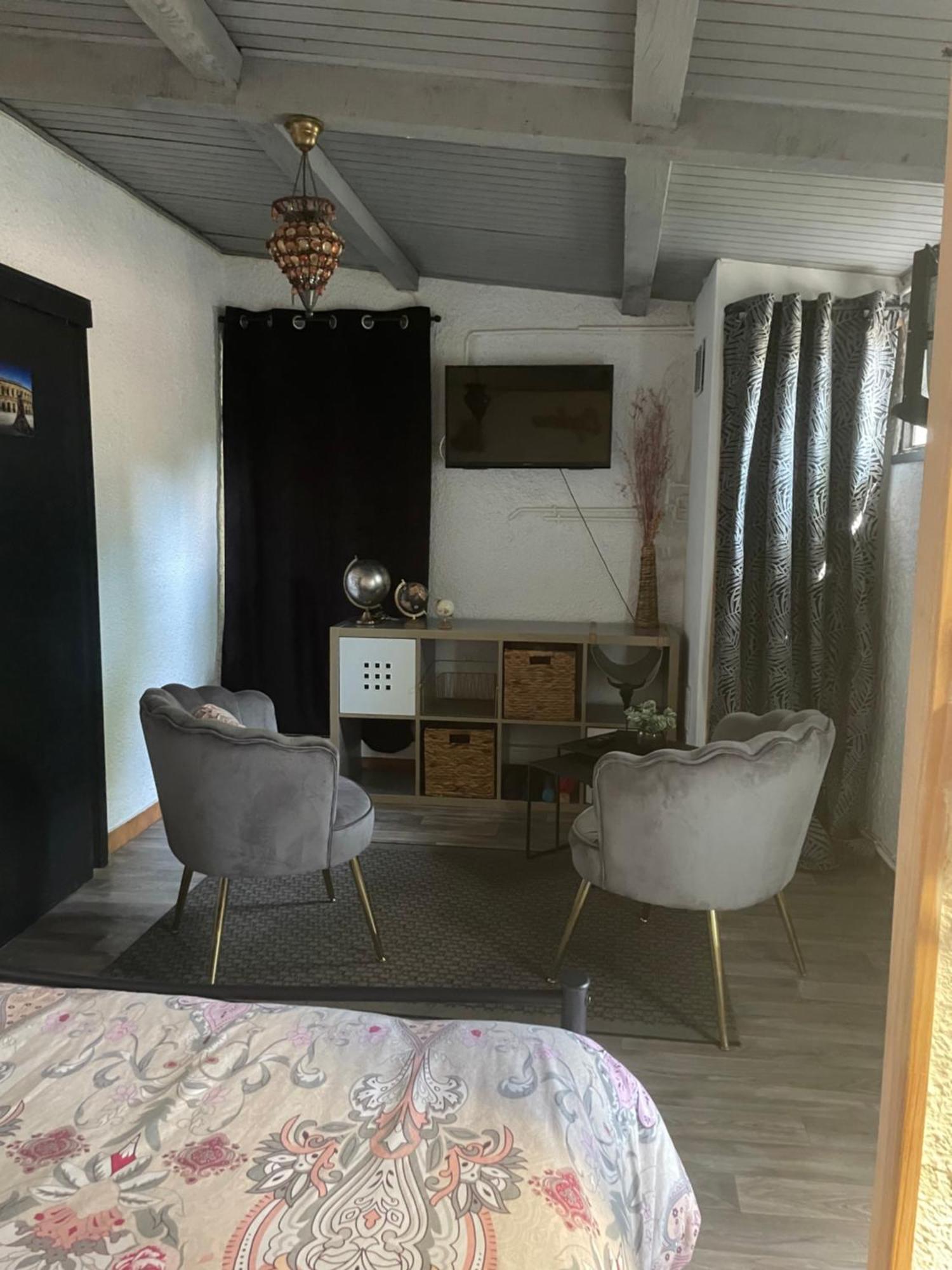 Studio Havre De Paix Au Pont Du Gard Piscine Et Jacuzzi Chez Valerie Payre Vers-Pont-du-Gard Exterior foto